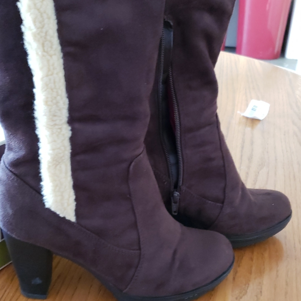 Boots - Picture 2 of 4